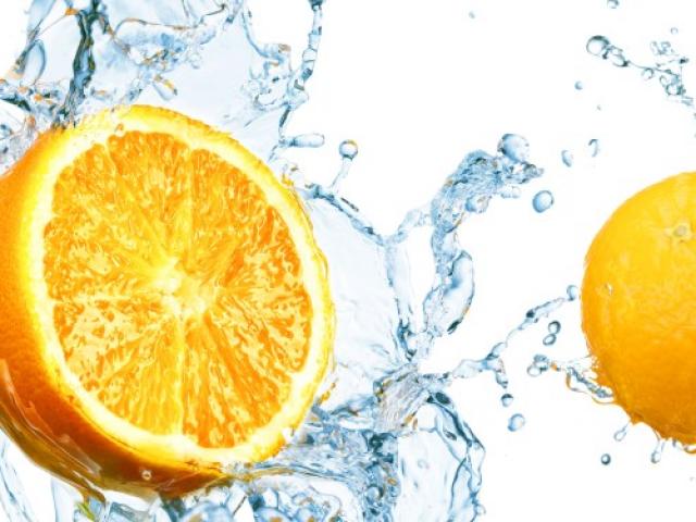 Апельсины, вода