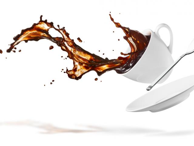 Падение чашки кофе