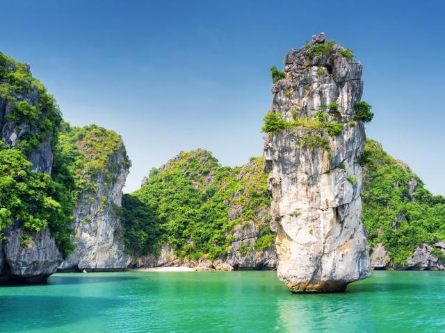 Известняковая колонна, скала, море